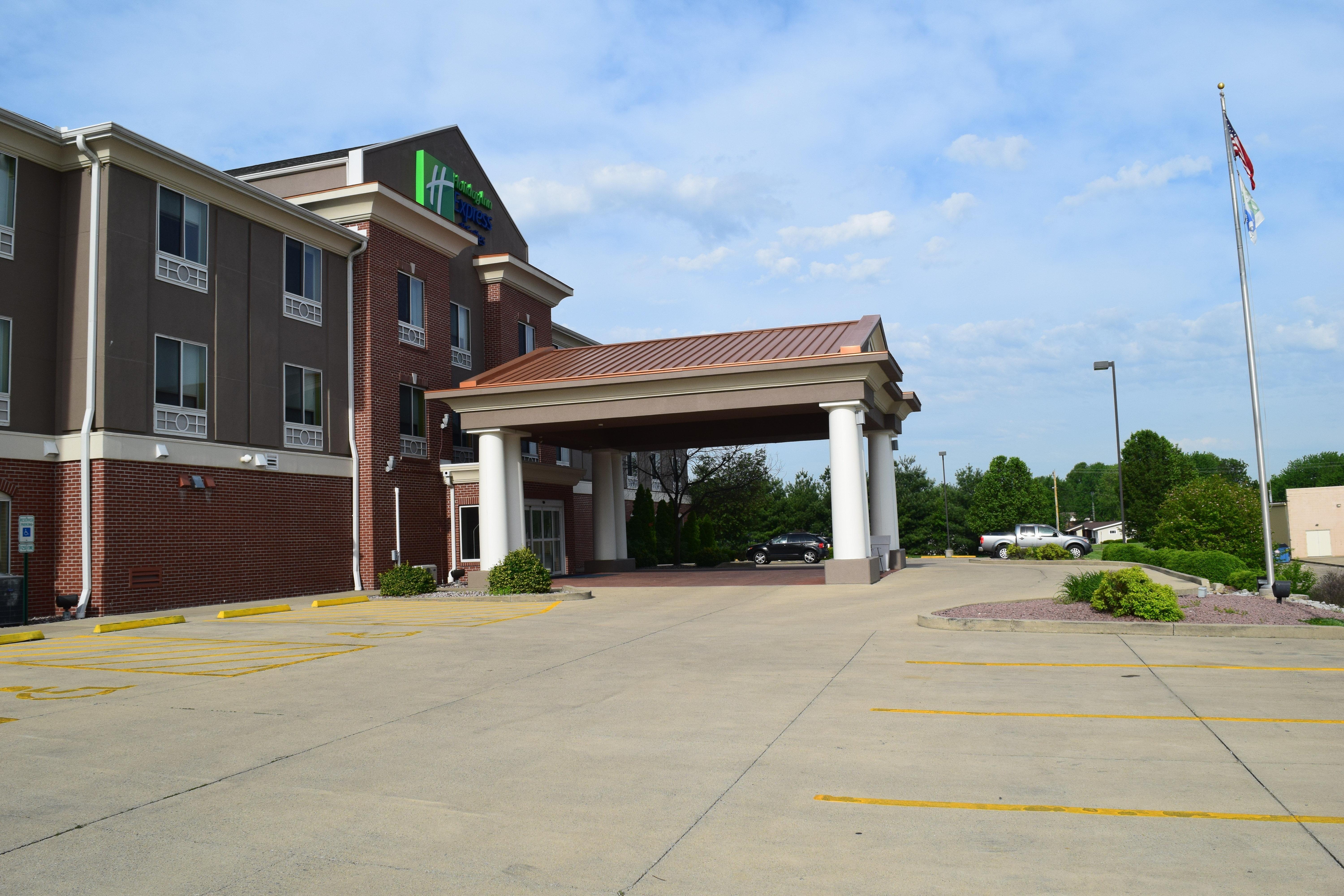Holiday Inn Express & Suites Sparta Exterior photo